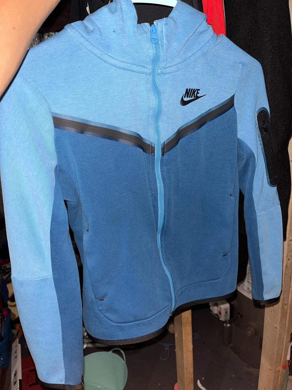 mens blue nike tech