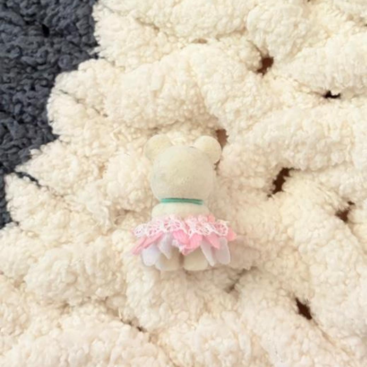 Sylvanian families cream and white dolls accessories