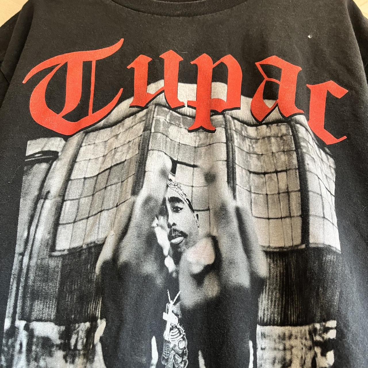 Y2K vintage official 2Pac tee ⚫️🔴 Has a really cool
