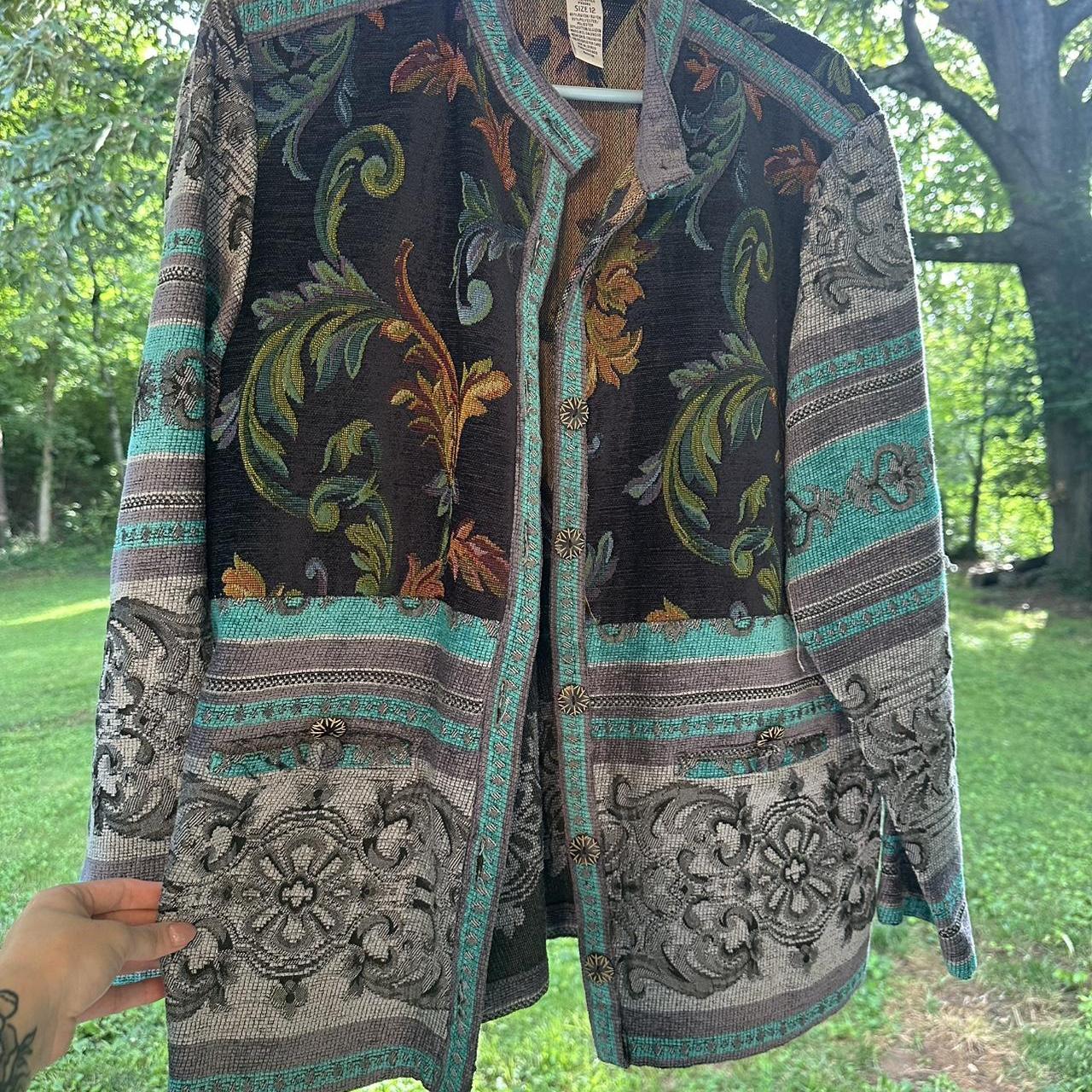 item listed by thriftylilthang__