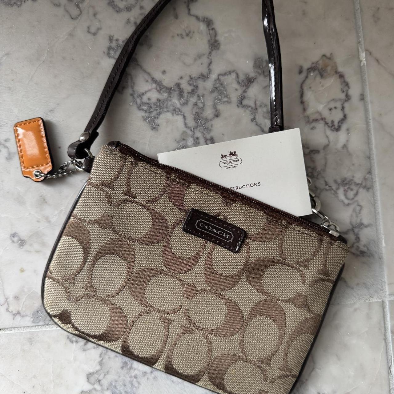 item listed by elizzyy