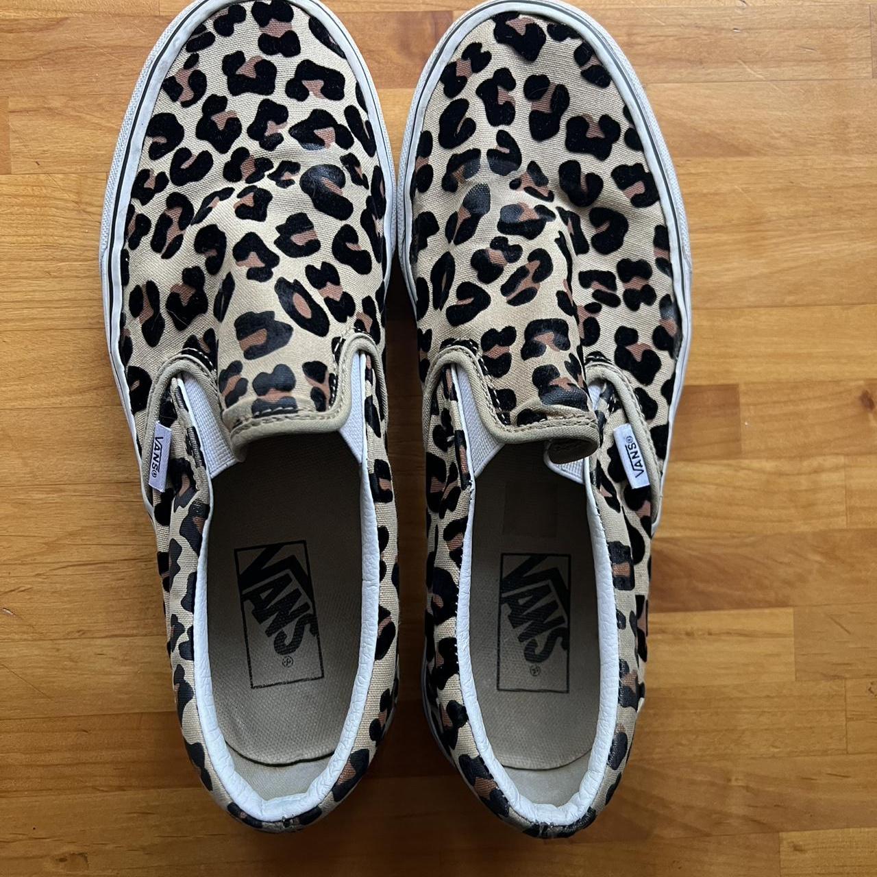 item listed by dirtypawsxo