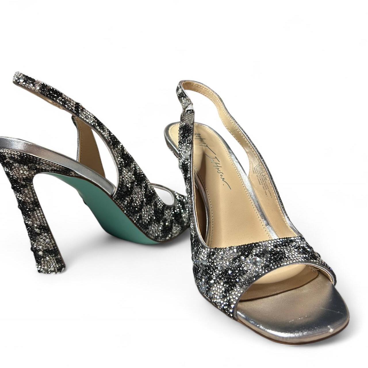 item listed by abigails_attire