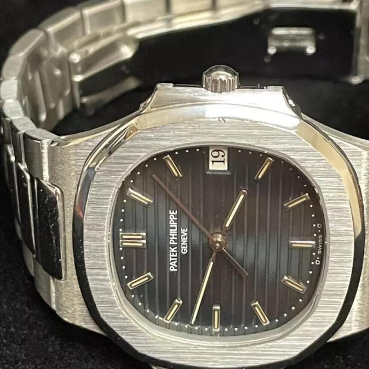 item listed by elitethriftshop