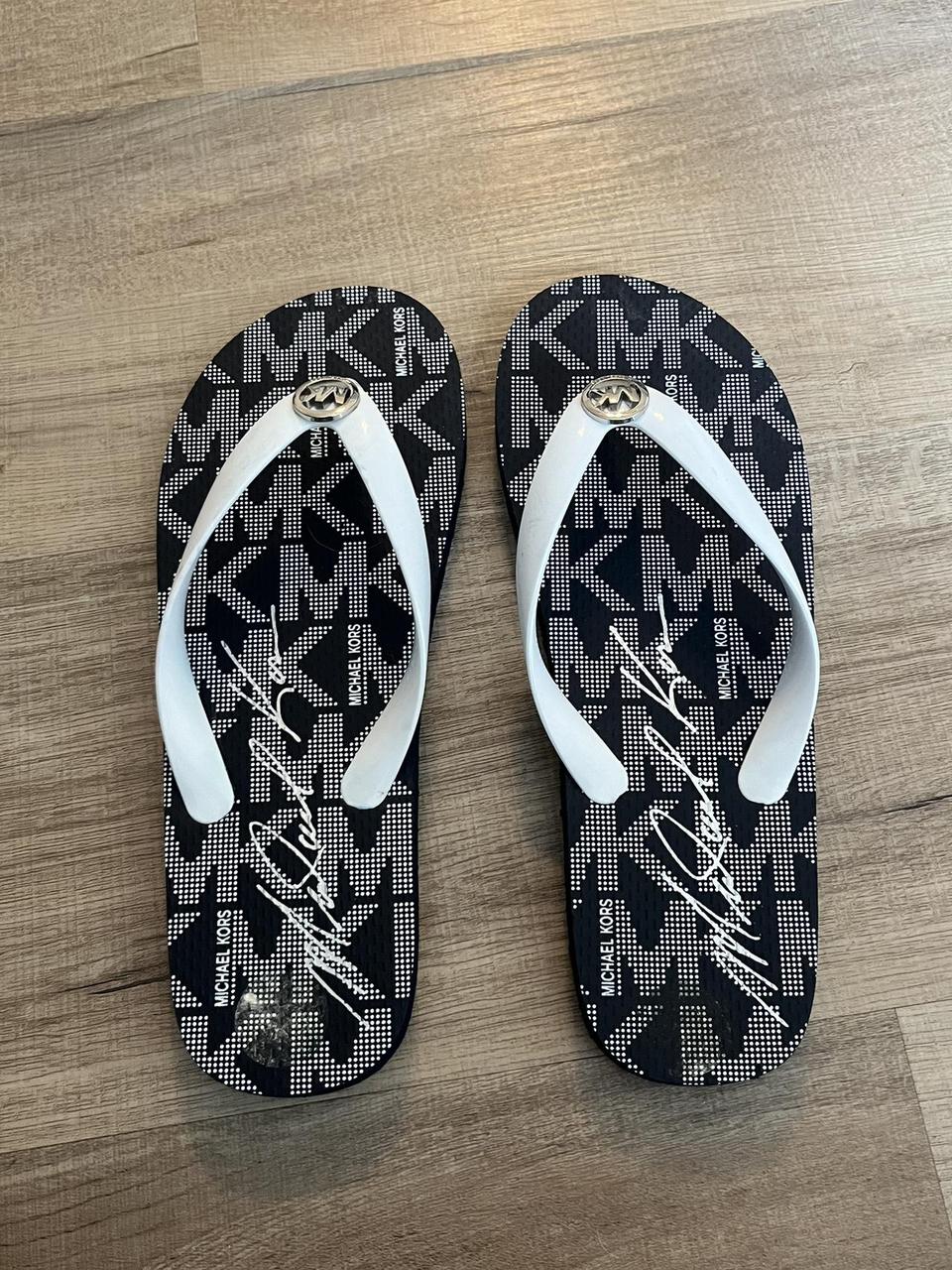 Michael kors flip flops navy online