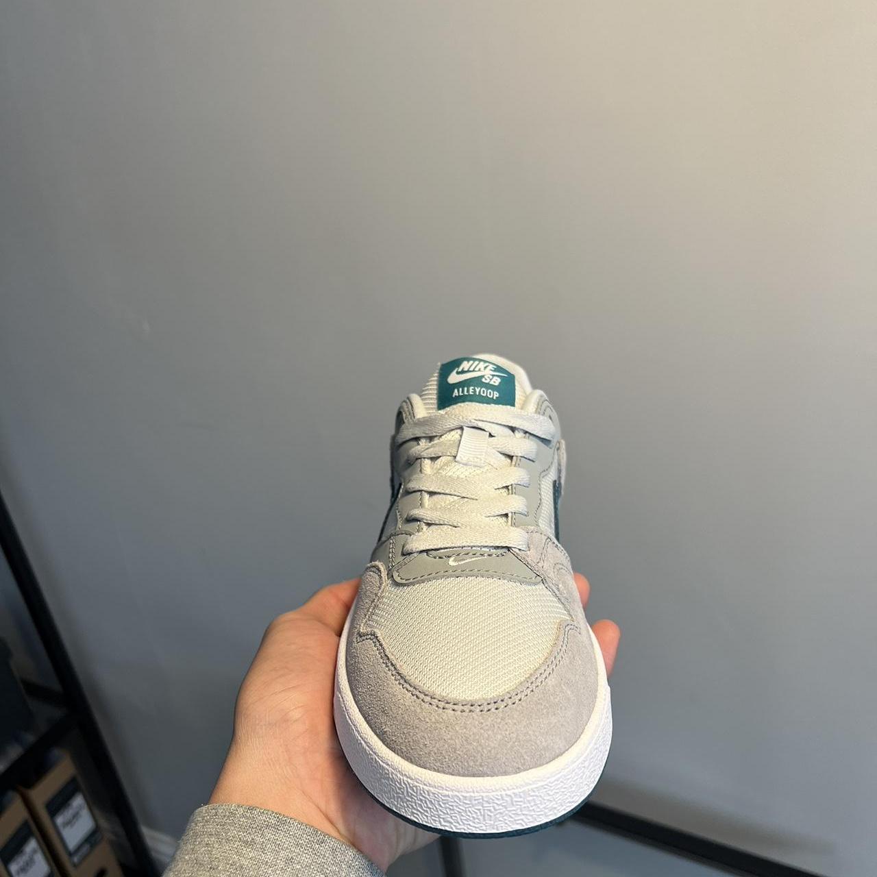 nike sb alleyoop gray & teal shoes