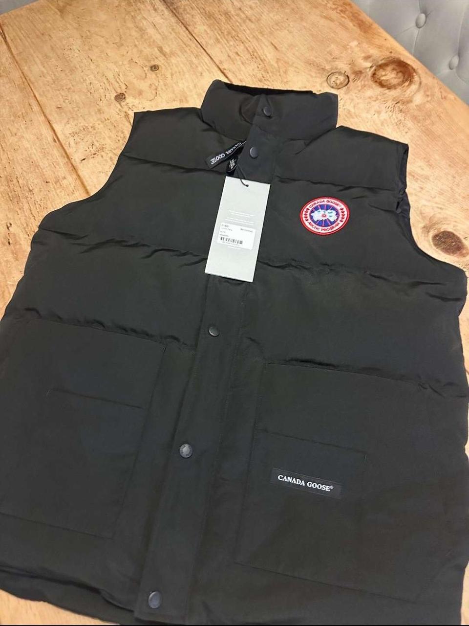 Canada goose gilet - Depop