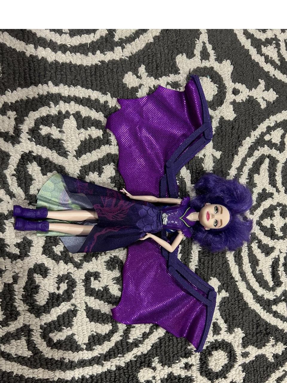 Descendants 3 dragon queen mal on sale