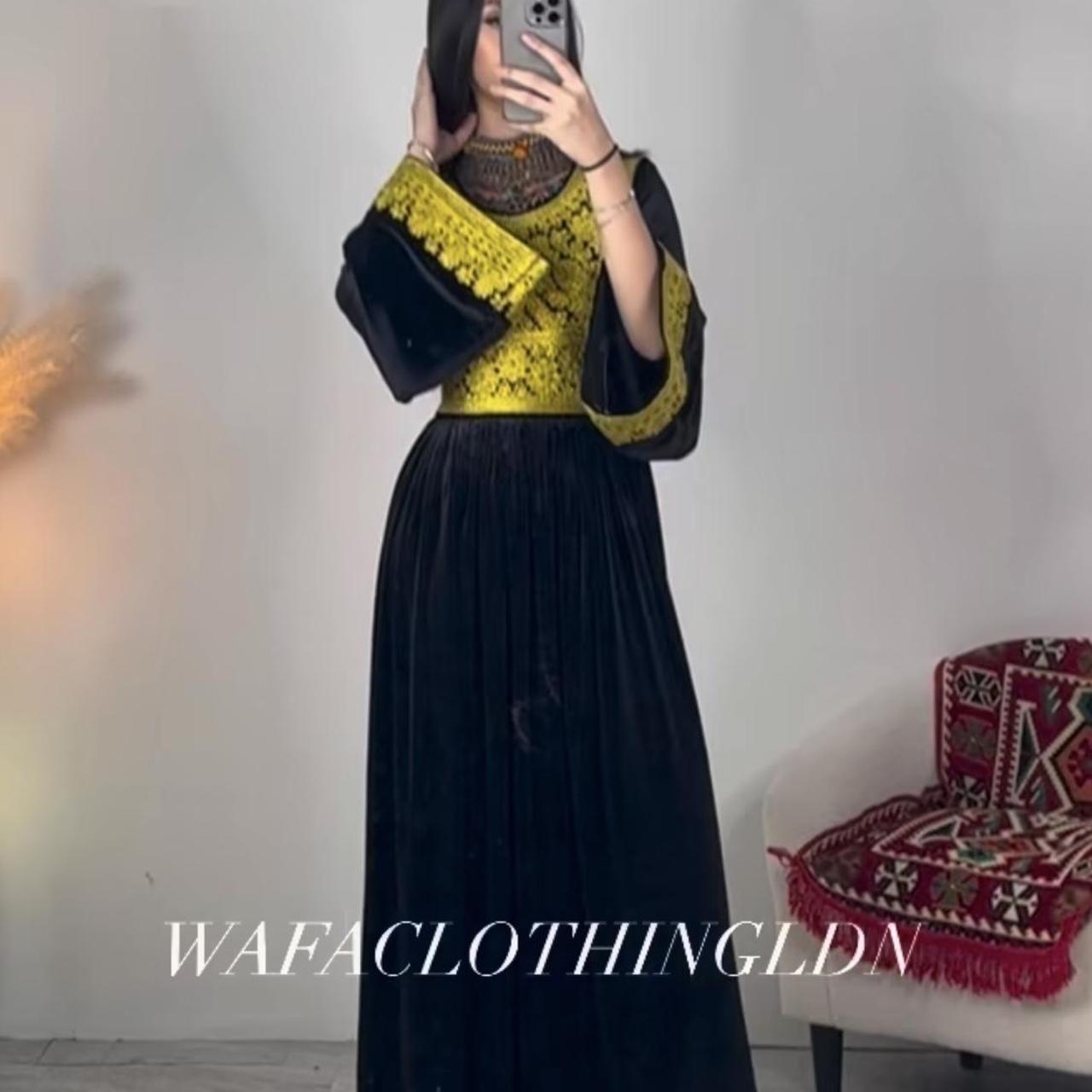 item listed by blossomxbubble