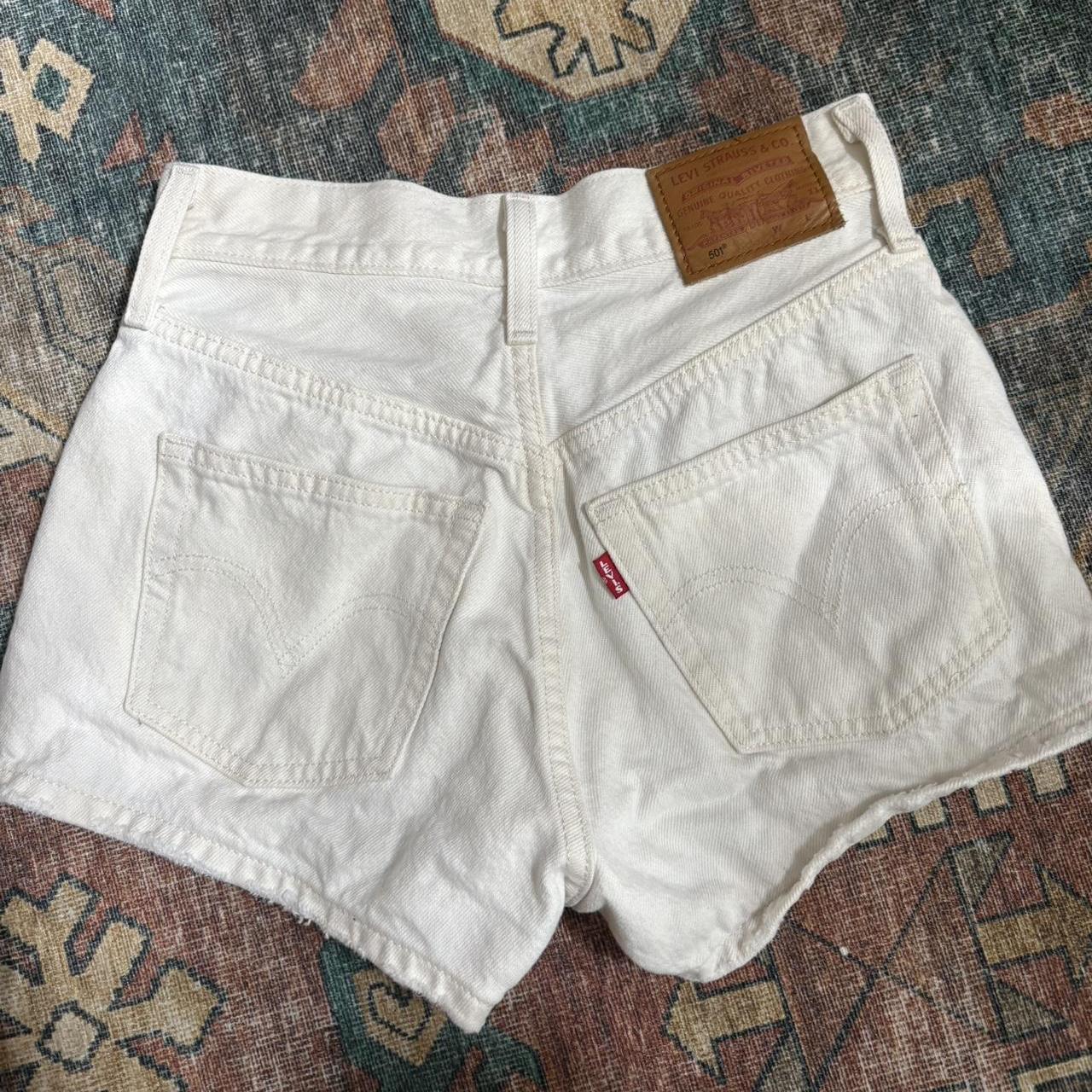 item listed by hannahdeweerdt