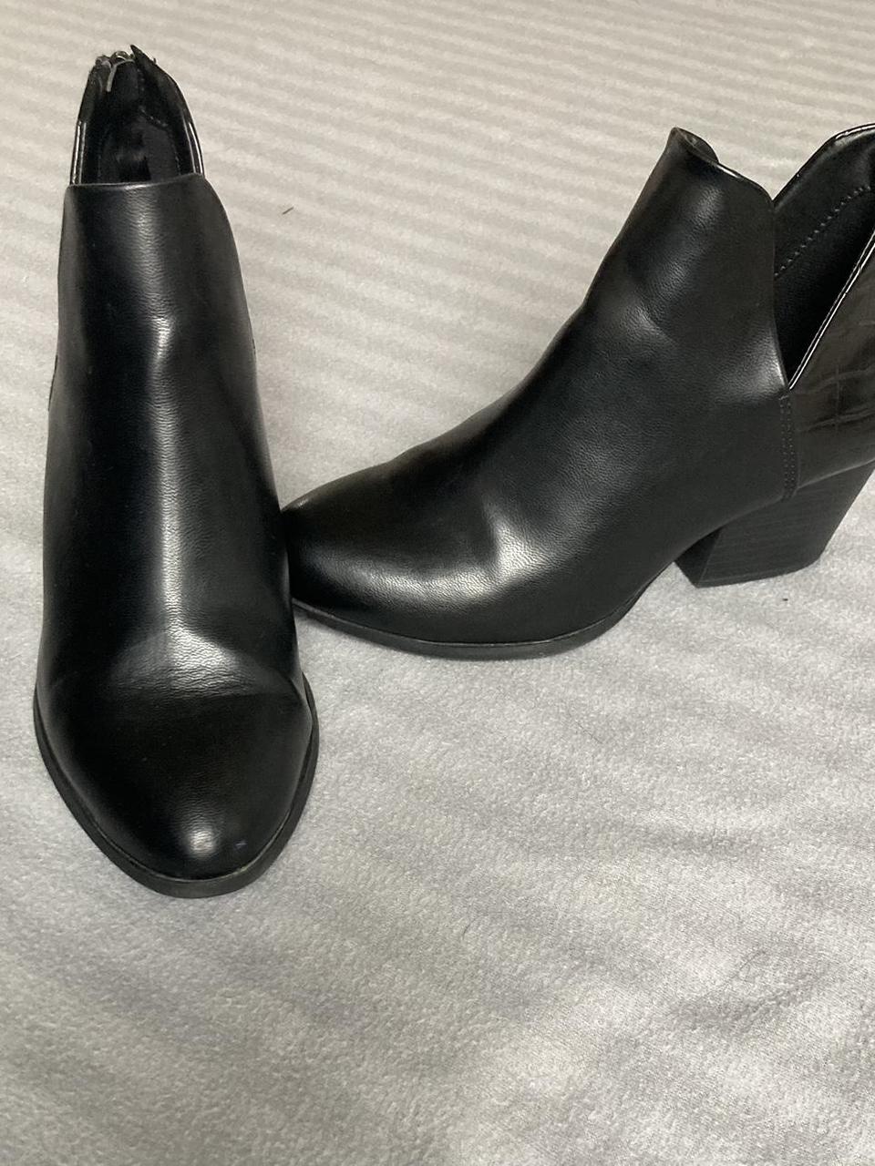 Black leather heels with scale... - Depop