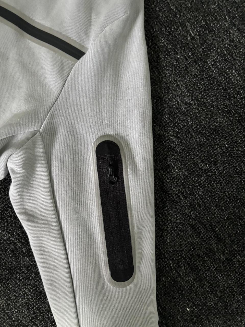 does nike tech fleece hoodie run small