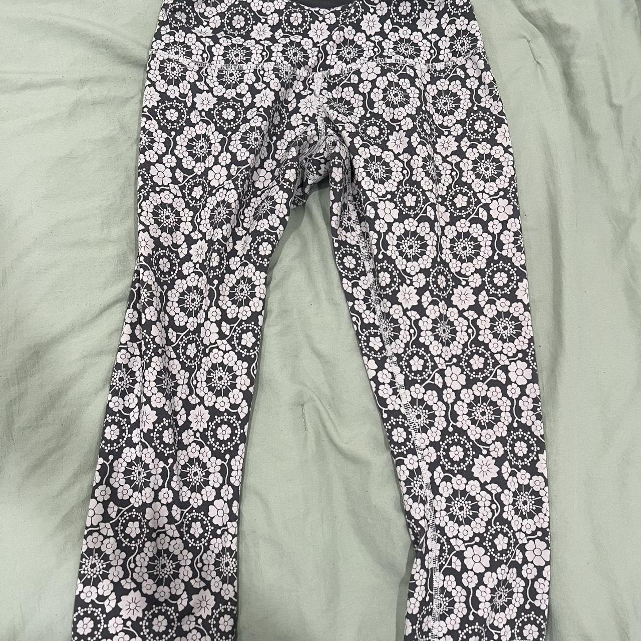 item listed by adrianaaaaa25