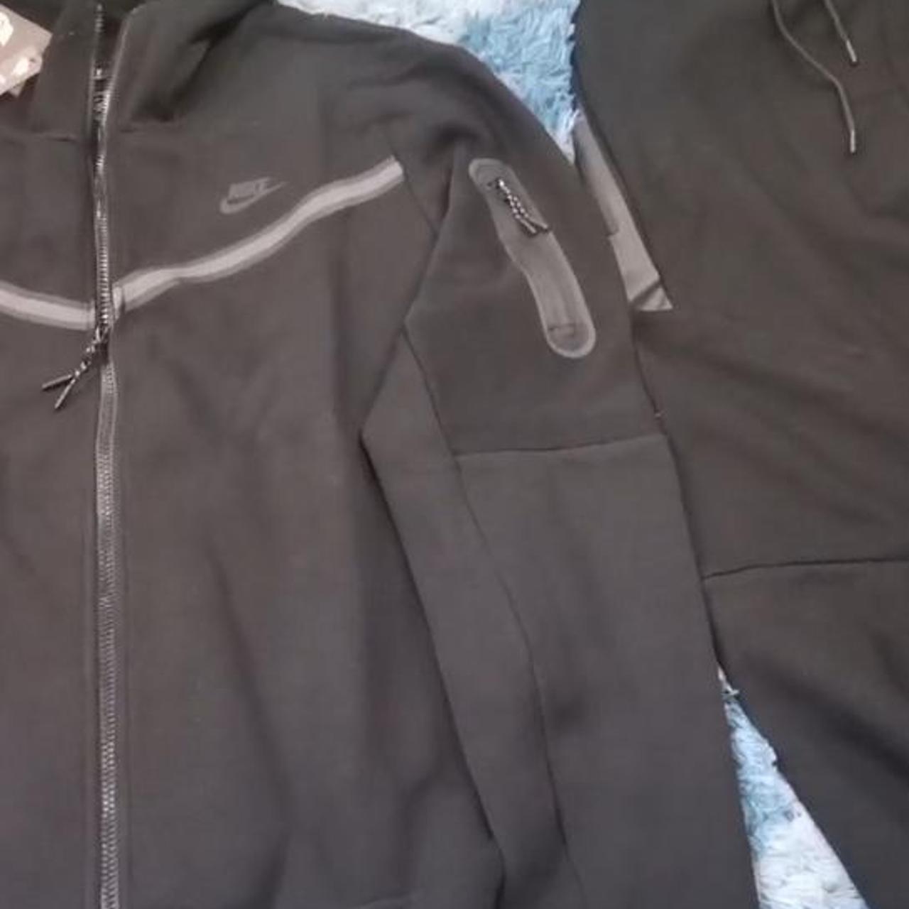 does nike tech fleece run small