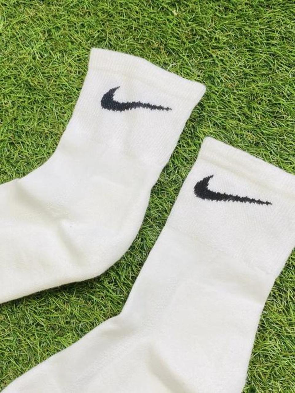 classic white nike socks