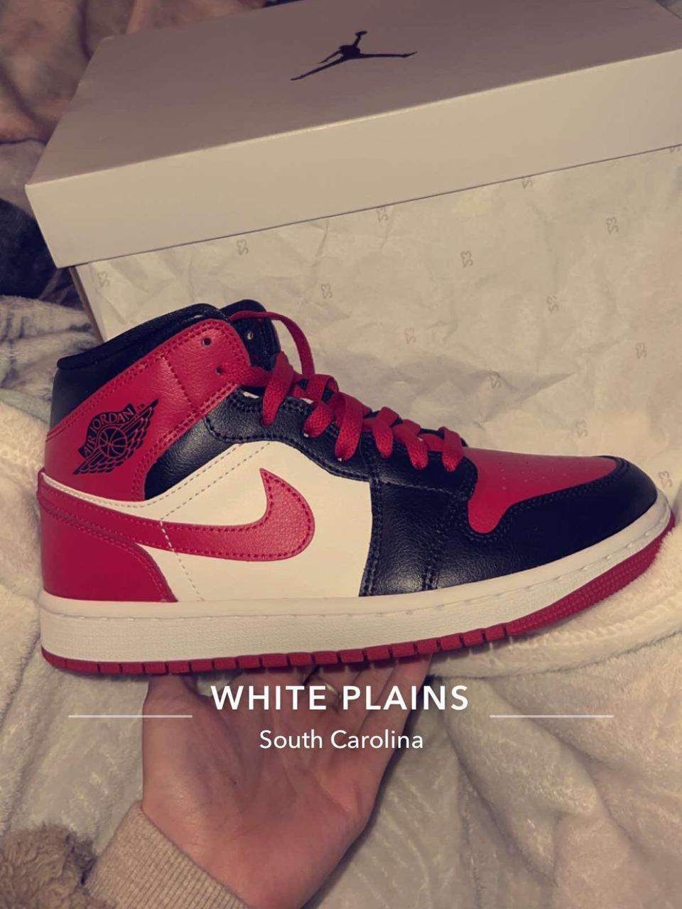 womens red jordan 1s