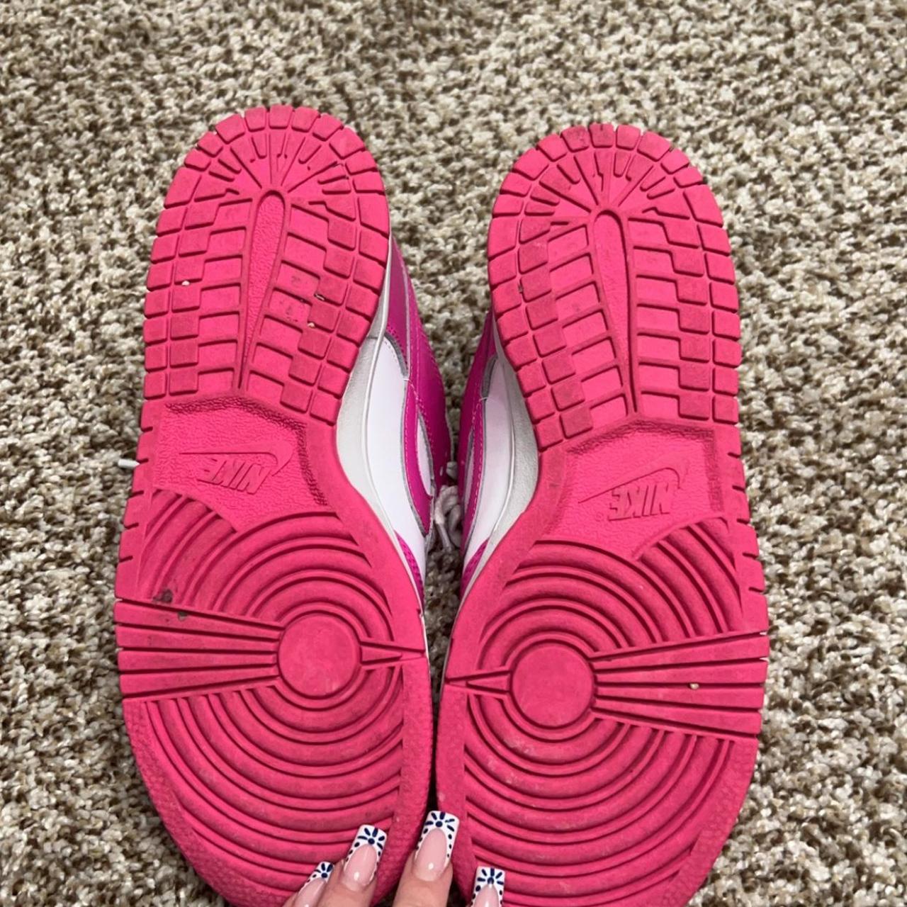 dunk lows pink and white