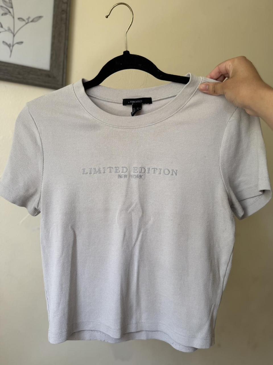 Forever 21 Women's T-shirt Grey/Blue L – Forever 21 Light Grey