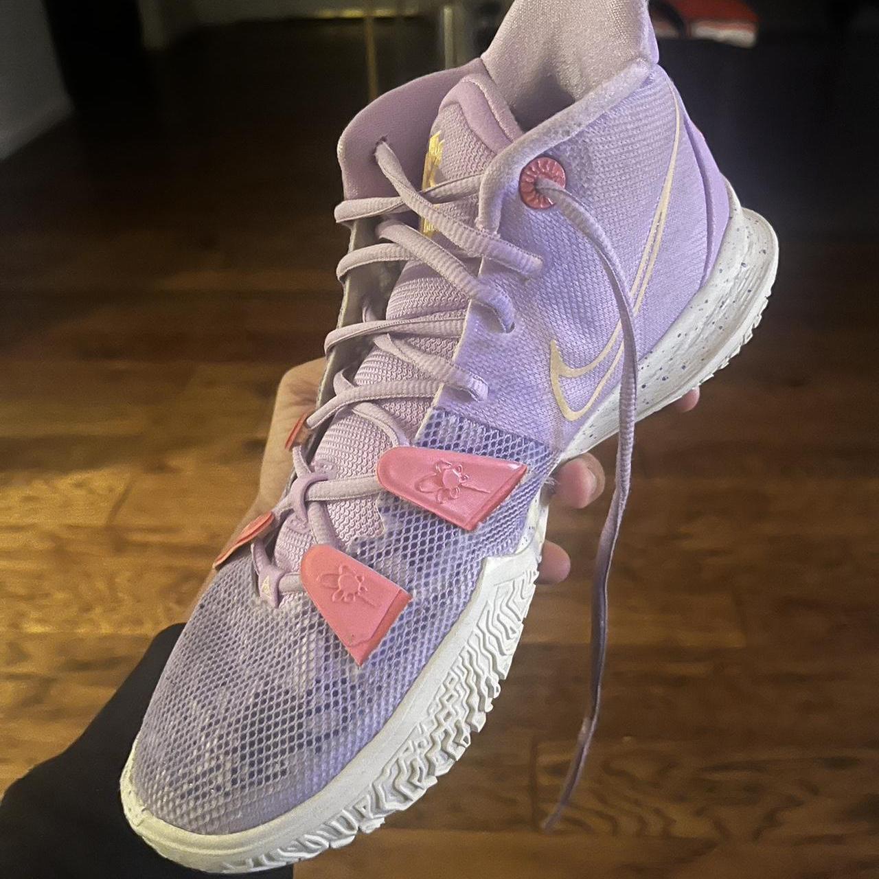 Kyrie Irving Lavender Colour Shoes RARE Nike Kyrie Kyrache White - Main Image