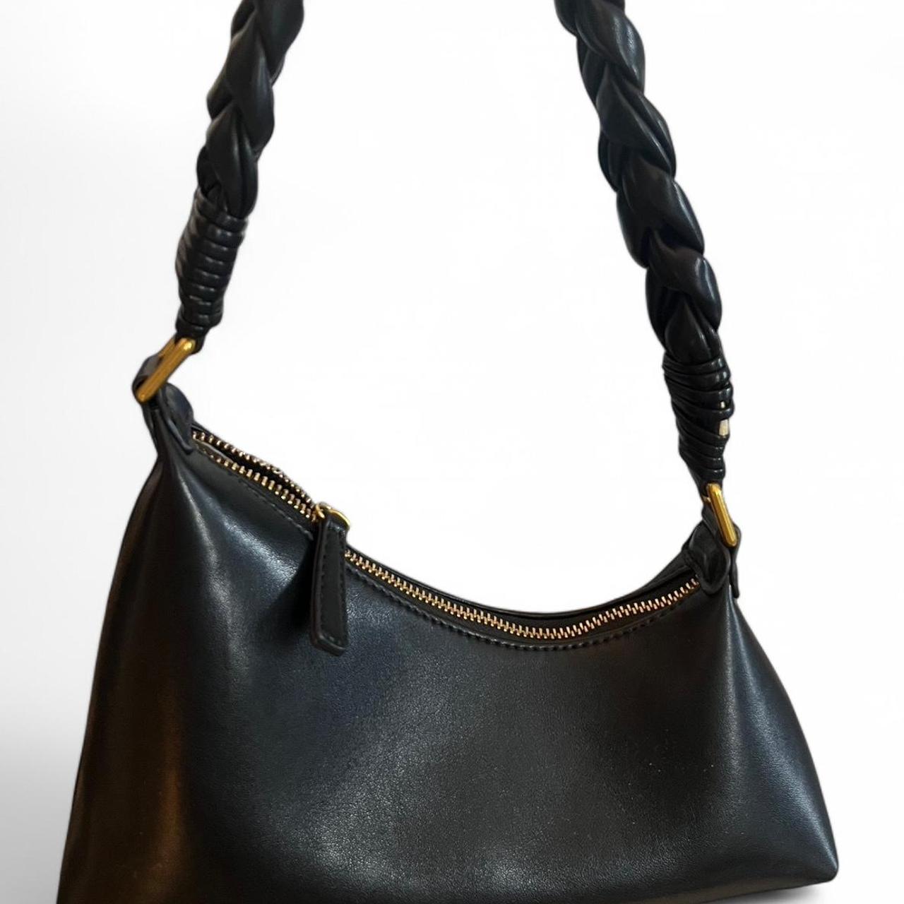 item listed by isabellaferullo