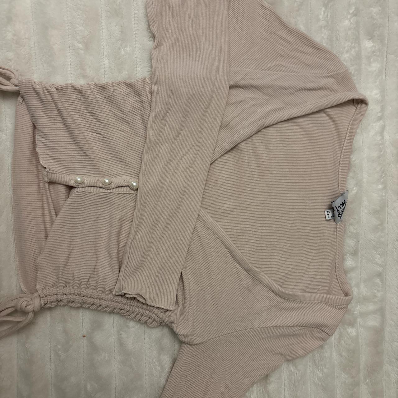 item listed by ellevo