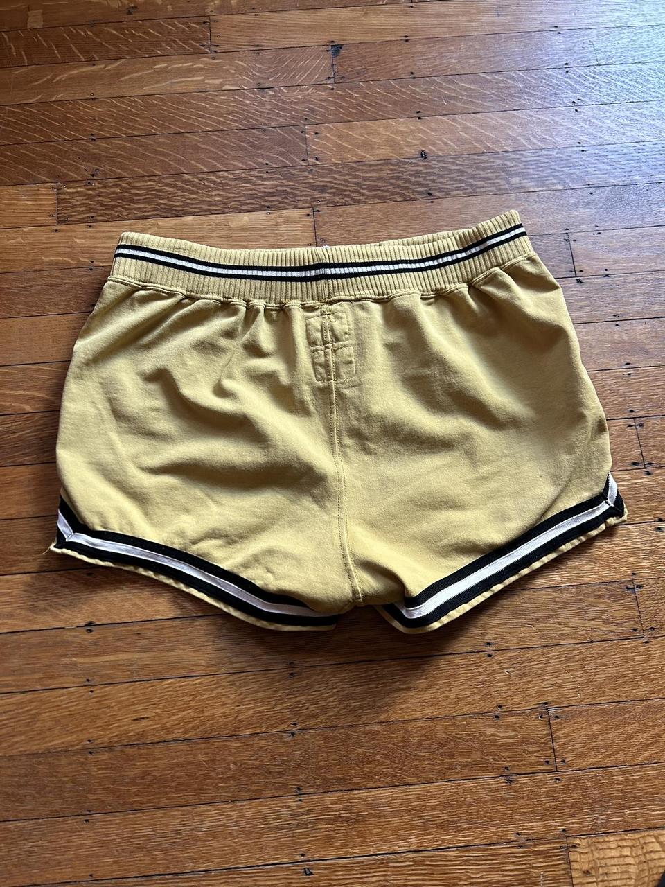 Vintage Purdue university Basketball player/team... - Depop