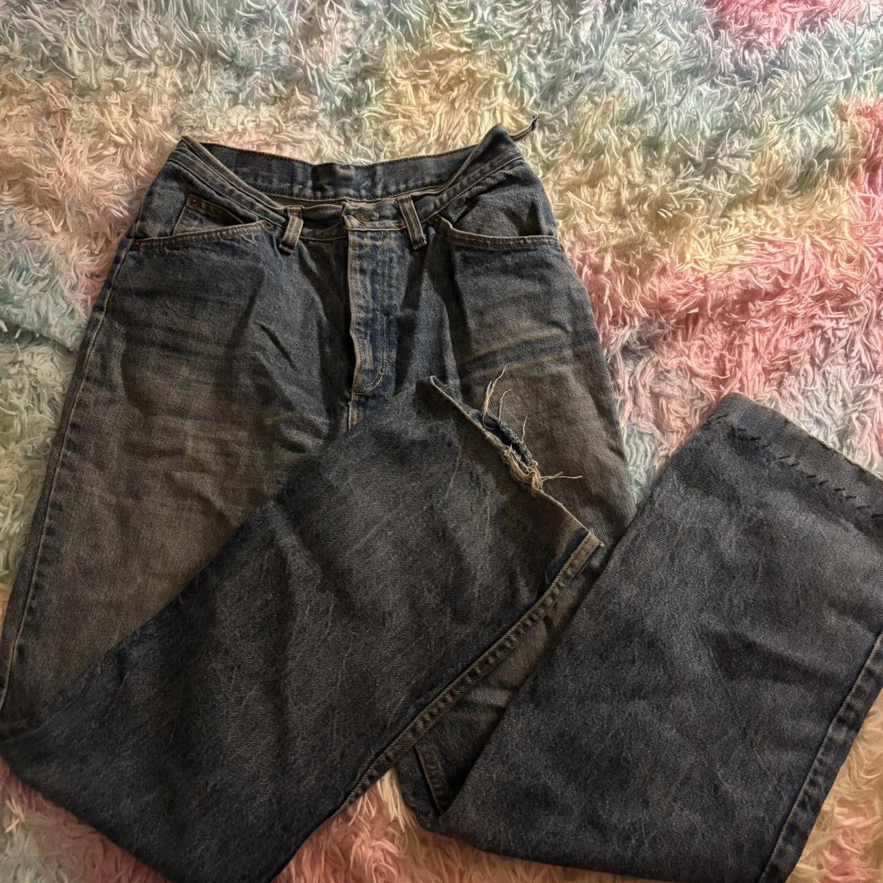 item listed by wybielikesbuttons
