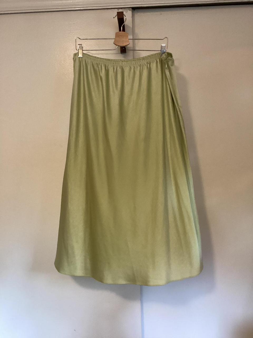 1970s green midi skirt with elastic waistband and. Depop