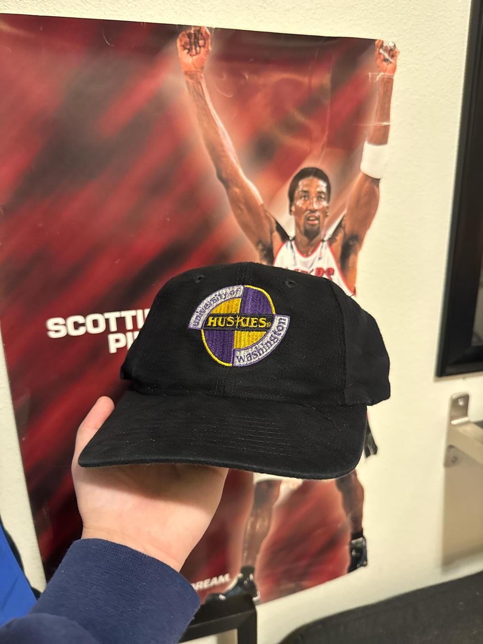 Men's Hat - Black – UW SnapBack! Solid condition.… - image 1