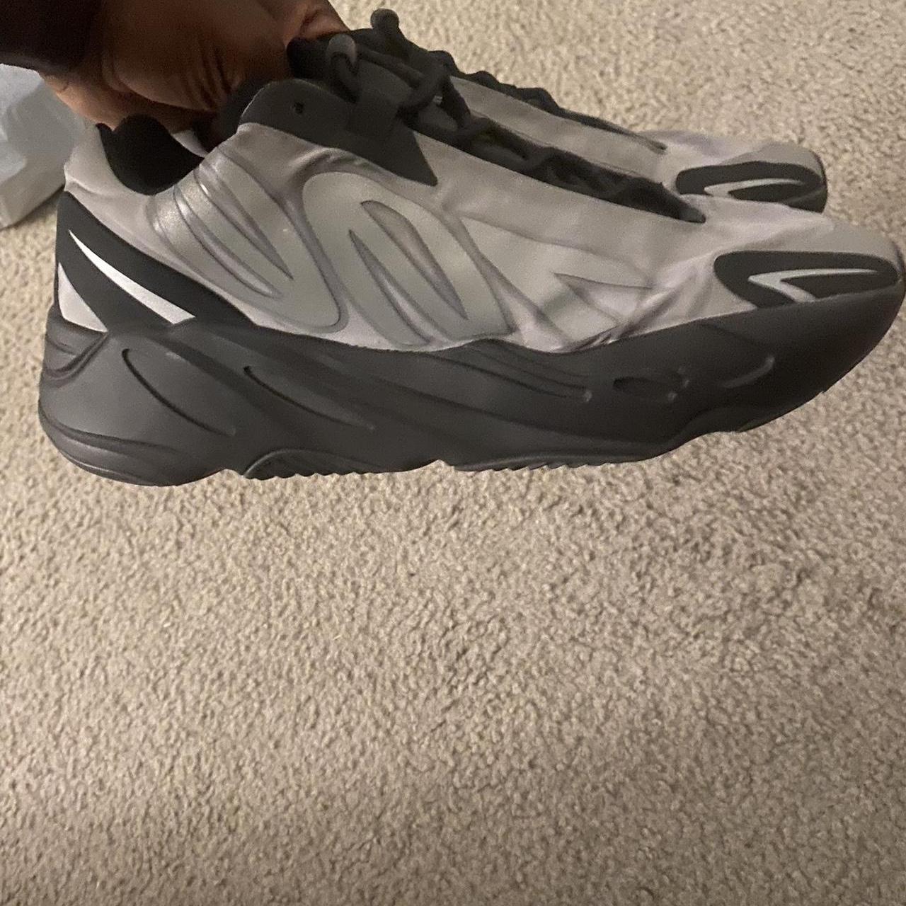 deadstock yeezy 700