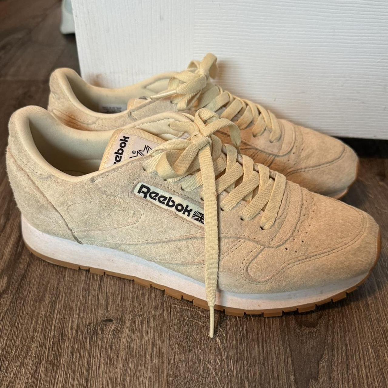 Yellow pastel Reebok classics women’s men’s