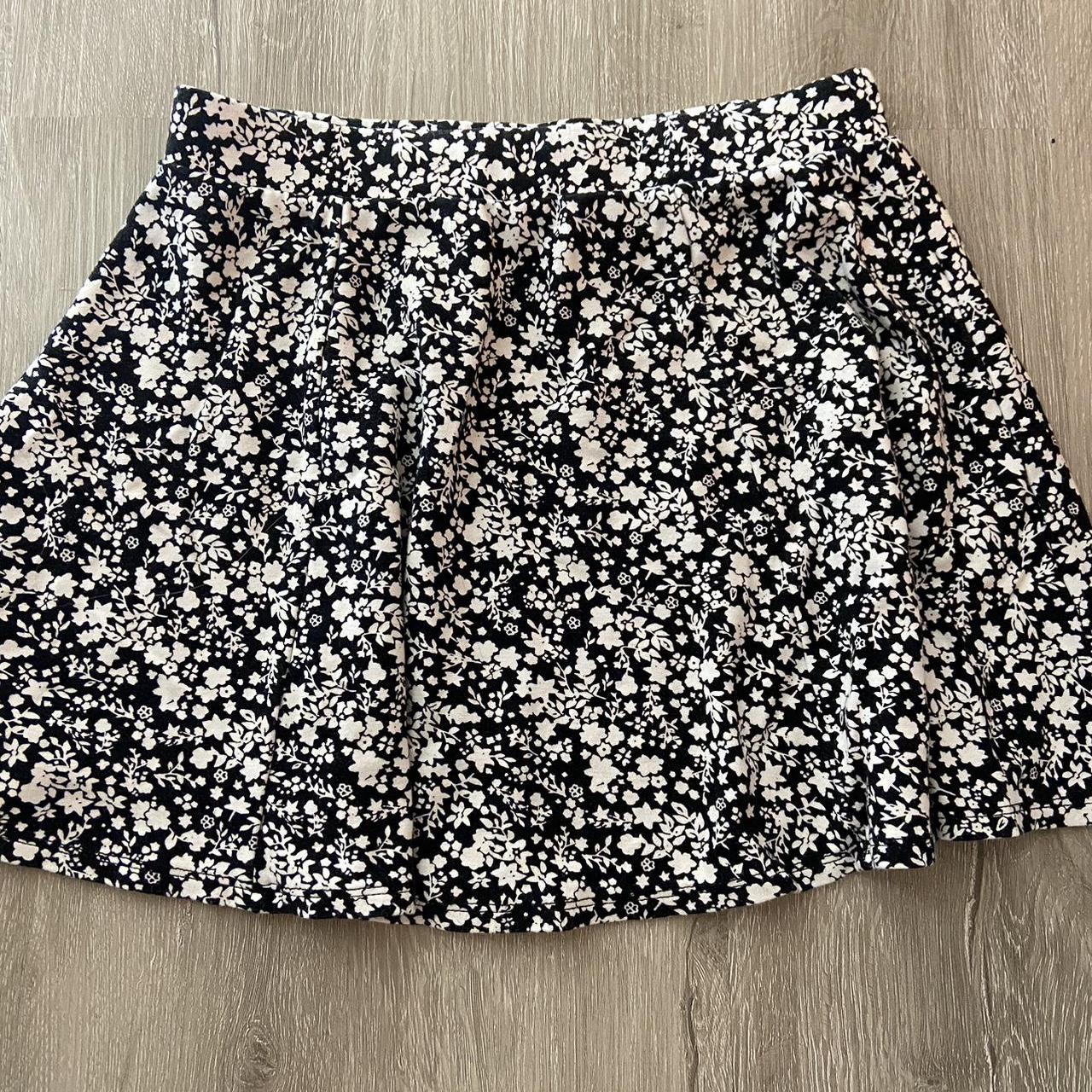 Forever 21, black and white floral skirt, never worn!, image size:1280x1280