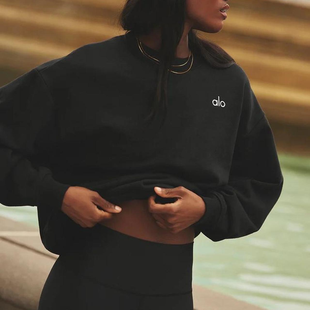 新製品情報も満載 yoga Alo accolade Depop | XS crewneck sweatshirt トップス