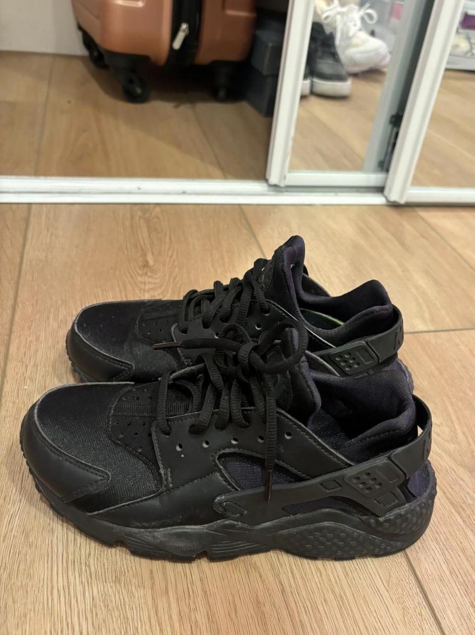 Black huaraches size 6 women