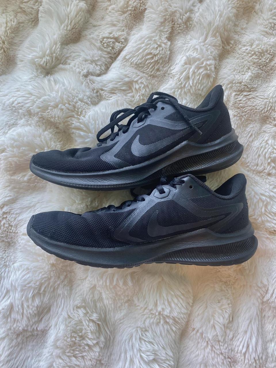 womens black nike tennis shoes