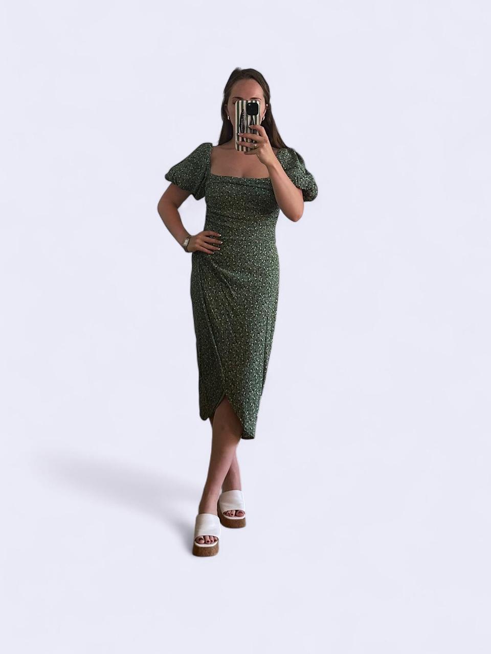 ASTR The Label Women's Dress Green M – Green floral midi dress