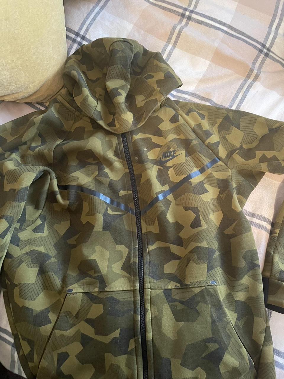 Camo cheap nike tracksuit