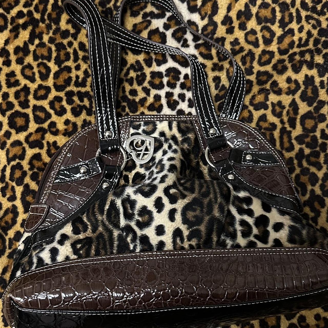 item listed by l4dylun4