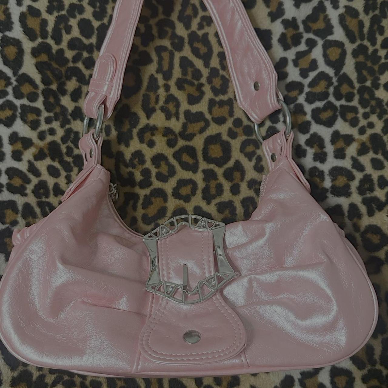 item listed by l4dylun4